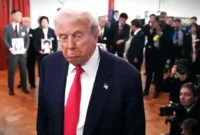 Presiden Amerika Serikat Donald Trump menunjukkan ekspresi saat menjawab pertanyaan wartawan dalam pertemuan dengan Perdana Menteri Jepang Sanae Takaichi di Tokyo, Selasa (28/10/2025).(GETTY IMAGES NORTH AMERICA/ANDREW HARNIK via AFP)