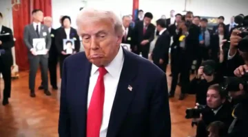 Presiden Amerika Serikat Donald Trump menunjukkan ekspresi saat menjawab pertanyaan wartawan dalam pertemuan dengan Perdana Menteri Jepang Sanae Takaichi di Tokyo, Selasa (28/10/2025).(GETTY IMAGES NORTH AMERICA/ANDREW HARNIK via AFP)