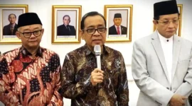 Menteri Koordinator Bidang Pembangunan Manusia dan Kebudayaan (Menko PMK) Pratikno dalam agenda Penandatanganan Surat Keputusan Bersama (SKB) Tentang Pedoman Pemanfaatan dan Pembelajaran Teknologi Digital dan Kecerdasan Artifisial di kantor Kemenko PMK, Jakarta Pusat, Kamis (12/3/2026).(KOMPAS.com)