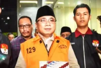 Tersangka kasus dugaan korupsi kuota haji dan penyelenggaraan ibadah haji Yaqut Cholil Qoumas (tengah) mengenakan rompi tahanan usai menjalani pemeriksaan di Gedung Merah Putih KPK, Jakarta, Kamis (12/3/2026). ist