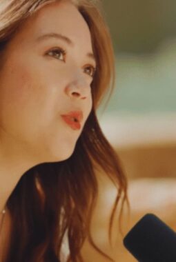 Tiket Konser Laufey Jakarta Laris Manis? Ini Profil Musisi Peraih Grammy yang Viral di TikTok