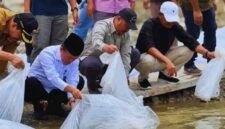 Monadi dan Al Haris Tinjau Pintu Air PLTA di Desa Sangir