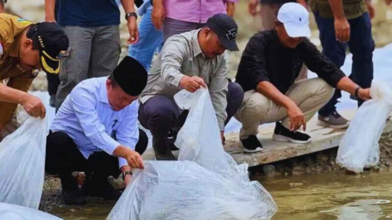 Monadi dan Al Haris Tinjau Pintu Air PLTA di Desa Sangir