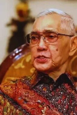 Indonesia Berduka: Wakil Presiden Ke-6 RI Try Sutrisno Tutup Usia di RSPAD