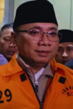 Eks Menag Yaqut Cholil Qoumas Resmi Ditahan KPK