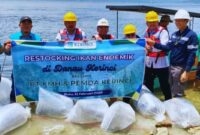 Monadi Bersama PT KMH Lepas Ribuan Benih Ikan di Danau Kerinci