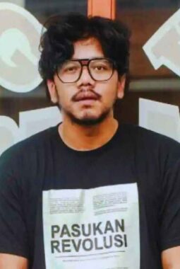 Ferry Irwandi Bagi-Bagi Beasiswa Kuliah 1 Semester, Begini Cara Daftarnya