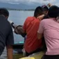 Warga Evakuasi Korban Boat Wisata yang Karam di Danau Kerinci.
