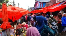 Kondisi Jalan M. Yamin, Pasar Tanjung Bajure Sebelum Ditertibkan. ist
