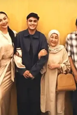 Tangis Lebaran Denada dan Ressa: Kini Kembali Panggil “Ibu”