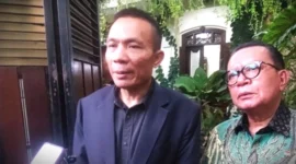 Tersangka kasus fitnah ijazah palsu Rismon Sianipar menemui Jokowi di Solo, Kamis (12/3). (Foto: Merahputih.com)