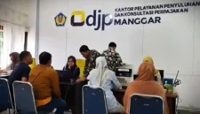 Ilustrasi Sejumlah wajib pajak mengantre untuk melaporkan SPT tahunan di KP2KP Manggar, Belitung Timur, Selasa (6/2/2024). ist