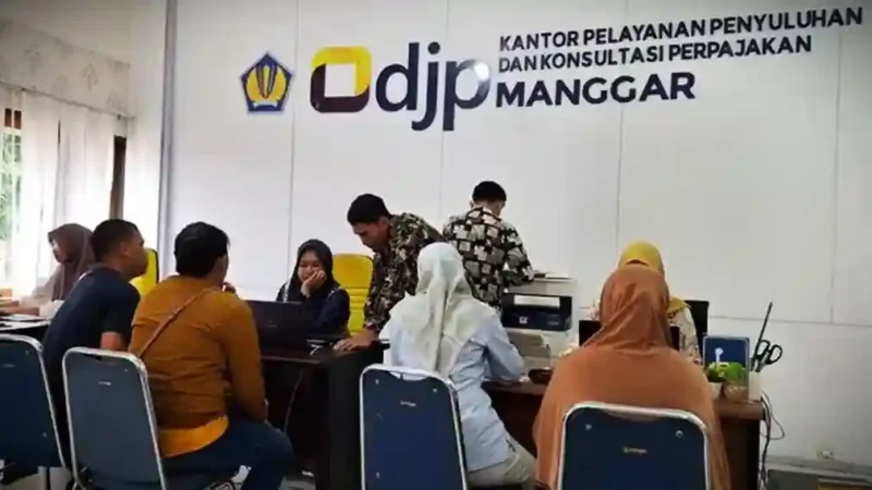 Ilustrasi Sejumlah wajib pajak mengantre untuk melaporkan SPT tahunan di KP2KP Manggar, Belitung Timur, Selasa (6/2/2024). ist