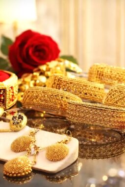 Harga Emas Perhiasan Anjlok Jelang Lebaran, Turun Hingga Rp110.000 per Gram