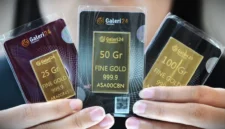 
HomeBisnisEkonomi
Harga Emas Antam Stabil saat Hari Pertama Lebaran, Sabtu 21 Maret 2026
Berikut daftar lengkap harga emas PT Aneka Tambang Tbk (Antam) pada hari pertama Lebaran, Sabtu (21/3/2026).Agustina Melani
Oleh
Agustina Melani
Diterbitkan 21 Maret 2026, 11:04 WIB
Share
Copy Link
Batalkan
Harga Emas Antam Stabil saat Hari Pertama Lebaran, Sabtu 21 Maret 2026
Perbesar
Harga emas PT Aneka Tambang Tbk (Antam) atau harga emas Antam stabil pada perdagangan hari ini Sabtu (21/3/2026). (BAY ISMOYO/AFP)