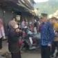 Wakil Wali Kota Sungai Penuh, Azhar Hamzah, didampingi Sekretaris Daerah Alpian, saat melaksanakan kegiatan penataan dan penertiban di Pasar Tanjung Bajure pada Kamis pagi. (Diskominfo)