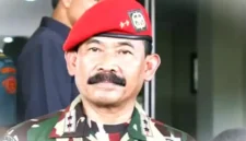 Mantan Danjen Kopassus Mayjen TNI (Purn) Soenarko bersama 8 Jenderal (Purn), 6 Pamen TNI (Purn)dan 2 warga sipil menggugat Ditreskrimum Polda Metro Jaya terkait ijazah Jokowi. (Foto/Ist)