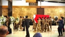 Tiga jenazah prajurit TNI yang gugur dalam misi United Nations Interim Force in Lebanon (UNIFIL) di Lebanon tiba di Bandara Soekarno-Hatta. (Liputan6.com)