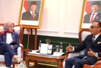 Menteri PANRB Rini Widyantini saat bertemu dengan Kepala BKN Zudan Arif Fakrulloh di Kantor Kementerian PANRB, Jakarta.