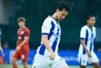 Thom Haye beraksi dalam laga pekan ke-19 Super League 2025-2026 Persis vs Persib di Stadion Manahan, Solo, Sabtu (31/1/2026). (Dok. Official Persib)