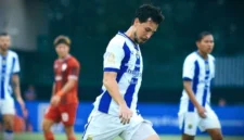 Thom Haye beraksi dalam laga pekan ke-19 Super League 2025-2026 Persis vs Persib di Stadion Manahan, Solo, Sabtu (31/1/2026). (Dok. Official Persib)