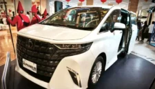 Toyota Alphard XE Hybrid di Pakuwon Mall Jogja.(Kompas.com)