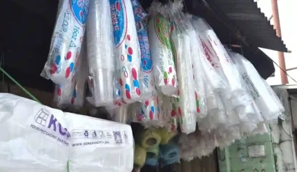Harga Plastik Melejit 50%, Nasib UMKM Makanan Kini di Ujung Tanduk