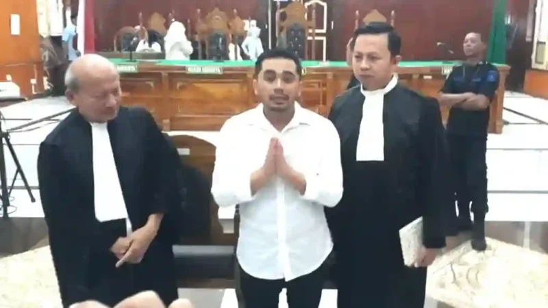 Amsal Christy Sitepu memberikan keterangan kepada wartawan usai mendengar keputusan bebas dari majelis hakim di Pengadilan Negeri (PN) Medan, Rabu (1/4/2026).(KOMPAS.com)
