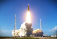 Misi Artemis II lepas landas dari Landasan Peluncuran 39B di Pusat Luar Angkasa Kennedy di Cape Canaveral, Florida, pada 1 April 2026. (AFP/JIM WATSON)