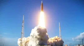 Misi Artemis II lepas landas dari Landasan Peluncuran 39B di Pusat Luar Angkasa Kennedy di Cape Canaveral, Florida, pada 1 April 2026. (AFP/JIM WATSON)