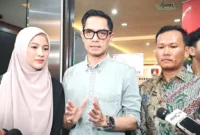 Dude Herlino dan Alyssa Soebandono usai menjalani pemeriksaan selama lima jam sebagai saksi di Gedung Bareskrim Polri, Jakarta, Kamis (2/4/2026). (Kompas.com)