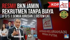Pengunjung melihat produk yang dijual pada gerai Koperasi Desa (Kopdes)/Kelurahan Merah Putih di Melawai, Blok M, Jakarta, Selasa (22/7/2025). (CNBC Indonesia)