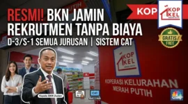 Pengunjung melihat produk yang dijual pada gerai Koperasi Desa (Kopdes)/Kelurahan Merah Putih di Melawai, Blok M, Jakarta, Selasa (22/7/2025). (CNBC Indonesia)