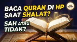 Ilustrasi - Hukum Membaca Al-Qur'an di HP Saat Shalat.