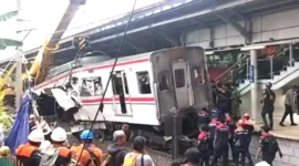 Kecelakaan kereta api di Stasiun Bekasi Timur yang merenggut belasan nyawa meninggalkan dampak mendalam, baik secara material maupun psikologis bagi masyarakat luas. (Tribunnews.com)