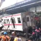 Kecelakaan kereta api di Stasiun Bekasi Timur yang merenggut belasan nyawa meninggalkan dampak mendalam, baik secara material maupun psikologis bagi masyarakat luas. (Tribunnews.com)