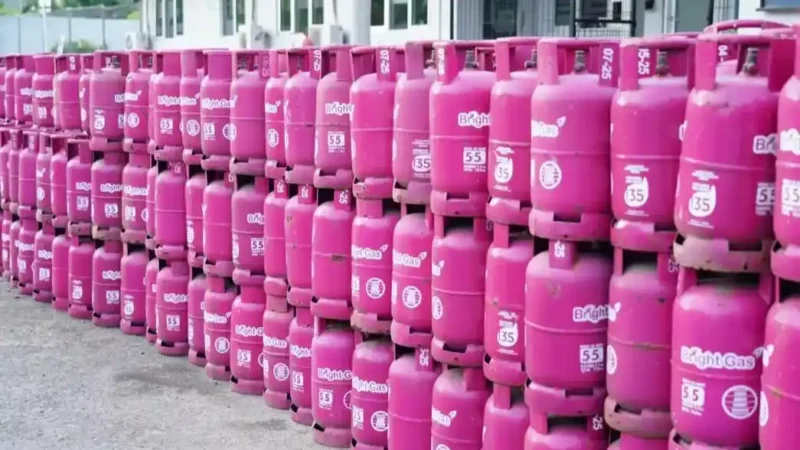 zoom-inlihat fotoUpdate Harga LPG Nonsubsidi Tabung 12 Kg dan 5,5 Kg, Naik mulai 18 April 2026
Pertamina
Ilustrasi tabung gas Bright Gas. Bright Gas merupakan produk Liquid Petroleum Gas (LPG) yang dirancang khusus untuk memenuhi kebutuhan keluarga Indonesia dengan standar keamanan dan kualitas tinggi. 