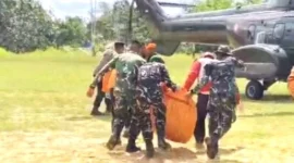 Tim SAR Gabungan Evakuasi 8 Korban Helikopter PK-CFX.