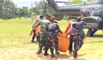 Tim SAR Gabungan Evakuasi 8 Korban Helikopter PK-CFX
