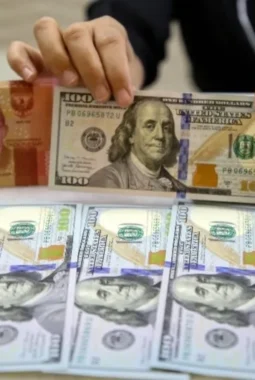 Rupiah Melemah ke Rp17.237 Jelang Perpisahan Jerome Powell di FOMC