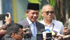 Foto: Menteri LH, Hanif Faisol tiba di Istana Negara, Jakarta, Senin (27/4/2026). (CNBC Indonesia)