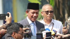 Foto: Menteri LH, Hanif Faisol tiba di Istana Negara, Jakarta, Senin (27/4/2026). (CNBC Indonesia)