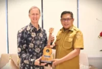 Walikota Ambon menyambut kunjungan istimewa Duta Besar (Dubes) Kerajaan Belanda untuk Indonesia, Mr. Marc Gerritsen, beserta rombongan di Balai Kota. (Foto: Humas Pemkot Ambon)