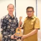 Walikota Ambon menyambut kunjungan istimewa Duta Besar (Dubes) Kerajaan Belanda untuk Indonesia, Mr. Marc Gerritsen, beserta rombongan di Balai Kota. (Foto: Humas Pemkot Ambon)