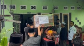 Suasana rumah duka Citra mahasiswi asal Jambi korban kecelakaan kereta di Bekasi. detiksumbagsel