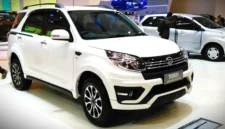 PT Astra Daihatsu Motor kembali menggoda para pengunjung GIIAS 2015 dengan menampilkan edisi terbatas dari model Terios dan Ayla.