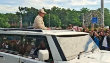 Presiden Prabowo tiba menghadiri peringatan Hari Buruh Internasional atau May Day 2026 di Monas, Jakarta, Jumat (1/5/2026). (Liputan6.com)
