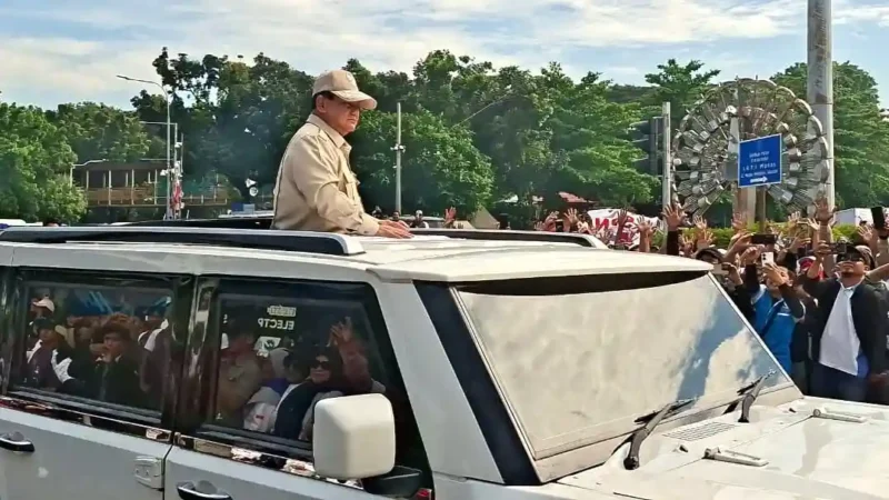 Presiden Prabowo tiba menghadiri peringatan Hari Buruh Internasional atau May Day 2026 di Monas, Jakarta, Jumat (1/5/2026). (Liputan6.com)