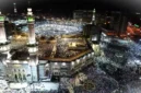 Ribuan jemaah melakukan tawaf, salat dan doa di Masjidil Haram, kota suci Makkah, Arab Saudi. (Photo by FETHI BELAID / AFP)
