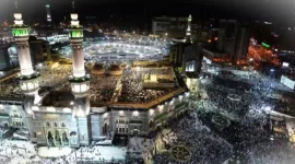 Ribuan jemaah melakukan tawaf, salat dan doa di Masjidil Haram, kota suci Makkah, Arab Saudi. (Photo by FETHI BELAID / AFP)